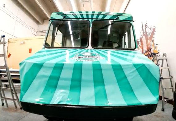 ADGraphics_NA's tweet photo. Watch a food truck become a rolling statement with #MPI1105 in the shop at @starcarwraps! #DigitalWrap #PrintWrap https://t.co/FqmYD1WY1S https://t.co/C6zvviNcsx