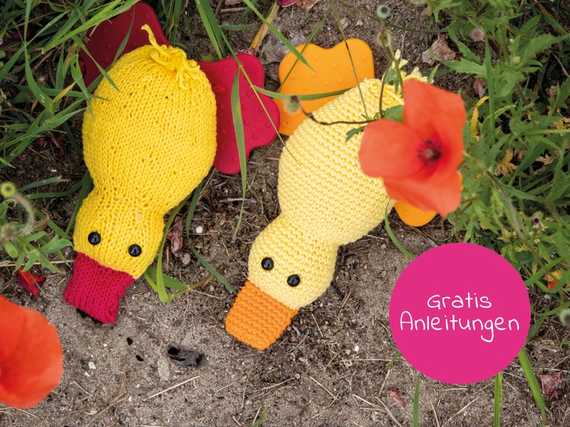 Wollplatz's tweet photo. Im Blog die Strick- und Häkelanleitung für eine niedliche Ente für Babys. Die Ente ist fürs Greifen gemacht und die Füße sind speziell entwickelt, um hinein zu beißen.
https://t.co/JUUh7MyYZK
#beissring #greifling #stricken #häkeln #freepattern https://t.co/QCAAzLVeM4