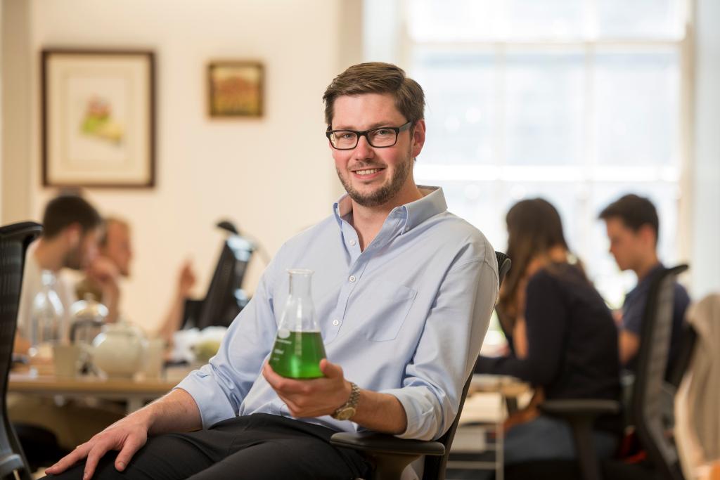 shelllivewireuk's tweet photo. Thereβs a familiar face on the @ScottishEDGE Final shortlist! Congratulations to our Young Entrepreneur of the Year @MiAlgae: https://t.co/sKy72GCR5g #EDGE12 https://t.co/7GnvUKGGw4