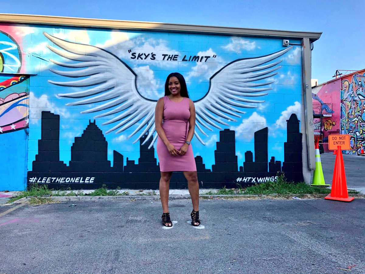JanelForte's tweet photo. Finally got the infamous #htxwings photo 📸: @KHOU_MSandoval https://t.co/fhaVOwtfzv