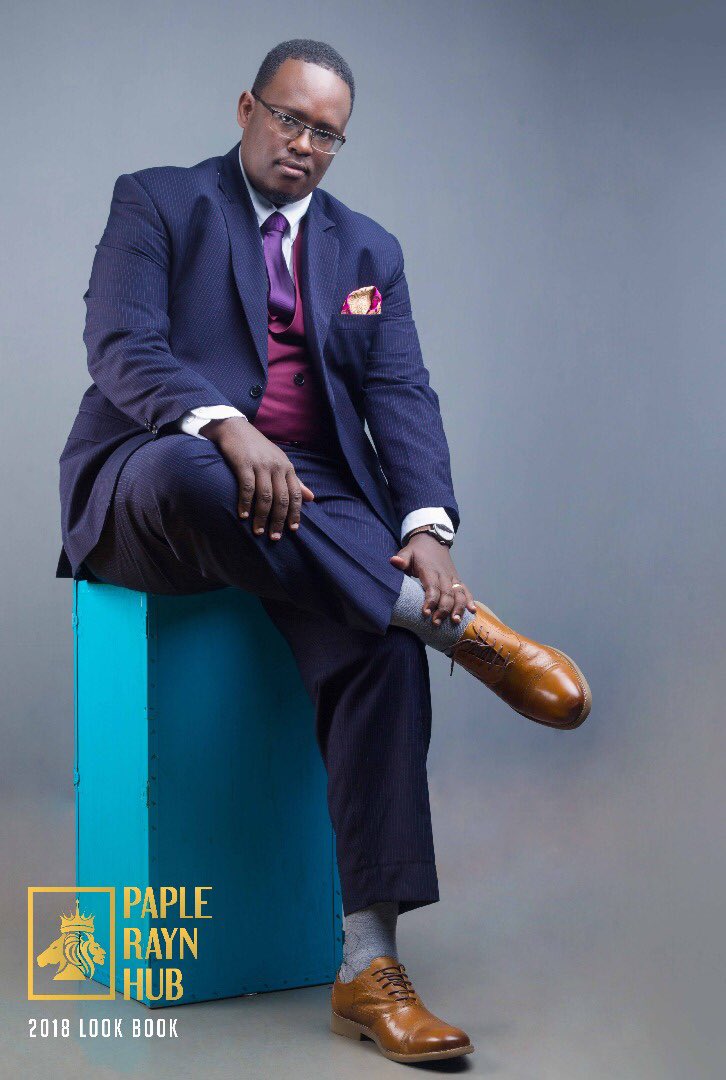 rudende's tweet photo. #ICanConfirm that I still moonlight as a plus-size moddro from time to time. Naye @PapleRayn can make a guy look good. I almost look slim even!! https://t.co/eD6jkk4LYJ