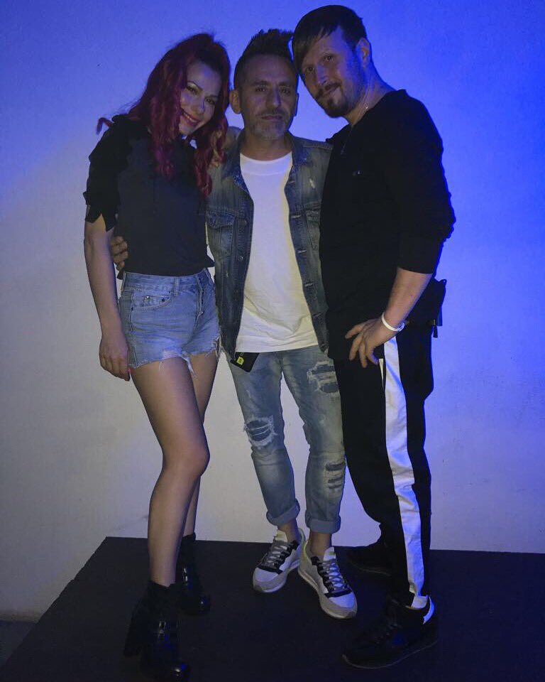 ErikadeBonis's tweet photo. Who are these guys?🙃
•
•
#concerto #live #djross #erika #magicbox #soldoutmanagement #bbagency #bangrecord #picoftheday #instagram #instagood #instalike #instapicture #instapict #instamusic #instaparty #instagram #party90 #dance90 #90s #dancemusic #danceparty #dance #flyer https://t.co/Z33WUvRp7j