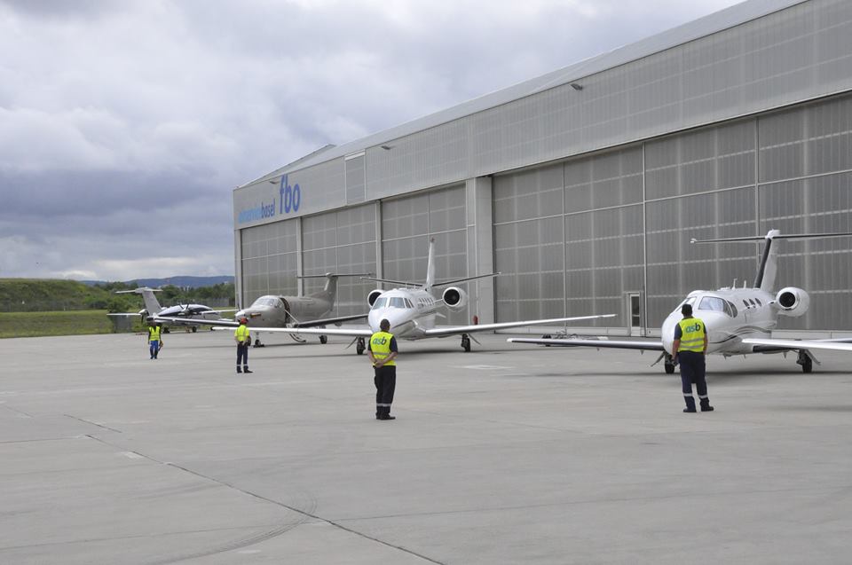 AirServiceBasel's tweet photo. Some impressions from our week so far as we hit the halfway mark into #ArtBasel operations! #bizav #euroairport #privatejetterminal #artweek #basel https://t.co/kDSUQuJnID