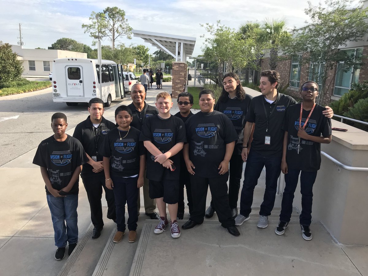 missgrady1's tweet image. The aviation group @WalkerMS_OCPS is going to the airport today! #summerlearningfun #vikingpride