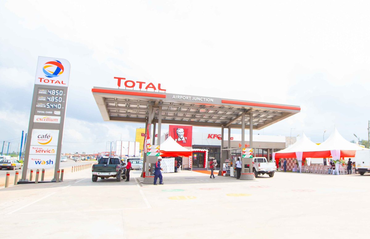 TotalEnergiesGH's tweet photo. We have opened this ultra-modern station to respond to the needs of our cherished customers.
We serve you better with other facilities like car wash centre, lube bay, Bonjour shop and a KFC restaurant.
Visit Airport Junction Total Service Station today!
#TotalGhana https://t.co/4xZY88mEKp