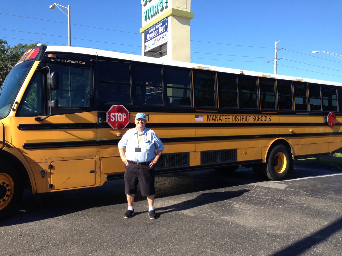 DonnaPuhalovich's tweet photo. Here they are!  Thx to @Manateeschools for transporting these eager readers to @AMOysterBar so they can #DiveIntoReading!  Our buses and drivers are also part of this wonderful collaborative learning community!  @SuncoastCGLR  @ThePattersonFdn #SSBC18 https://t.co/QLdGVG6Amy