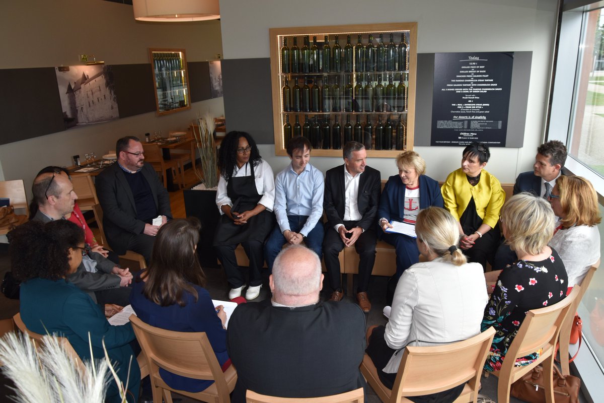 Prefet77's tweet photo. B. Abollivier @Prefet77 a présenté ce matin à Lieusaint le dispositif    #emploisfrancs et rencontré les premiers bénéficiaires de #SeineEtMarne.  Consultez le dossier de presse :  https://t.co/XRWz9DT3rB  #DIRECCTE77 https://t.co/bcYZ5r7wdX