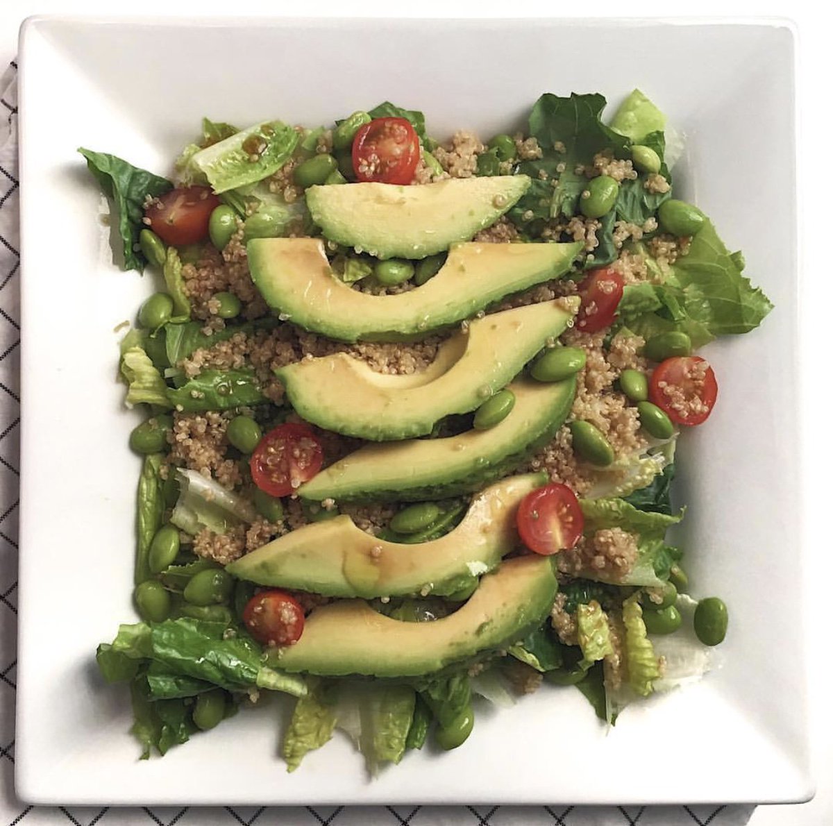 realgoodeatsca's tweet photo. This Quick and Easy Vegetarian Salad is perfect for nights when you haven’t planned anything. Toss it together in 20 minutes with very little cooking required. #dietitian #mealideas #vegetarian #dinnerin20

https://t.co/Ri1ToFMCDp https://t.co/YZ6x4QVZFC