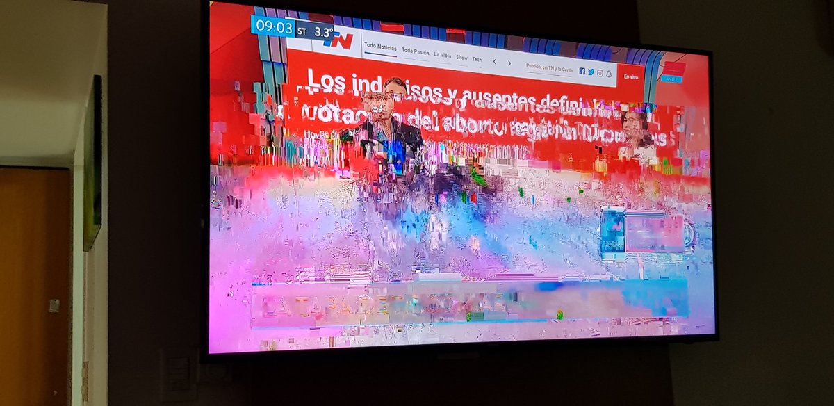 Hugo_Arias_5661's tweet photo. @CableFibertel Este problema lo tengo desde el 2013...podrán solucionarlo antes que comience el Mundial..Nooooo!!! Pasate a Directv respuesta de la Oficina Comercial de la calle Suipacha 436 https://t.co/SHa5IndVzg