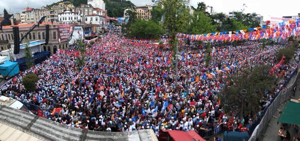 revihaydar's tweet photo. Fatih Sultan Mehmet'in emaneti Trabzon, Dünya Lideri Cumhurbaşkanımız ve Genel Başkanımız @RT_Erdogan'ı büyük bir coşkuyla karşıladı. Tüm hemşerilerimize teşekkür ediyorum. 
Güçlü Meclis, Güçlü Hükümet, Güçlü Türkiye için #hedef6-0 Yaparsa Yine AK Parti Yapar #VakitTrabzonVakti https://t.co/a65bKDrZbM