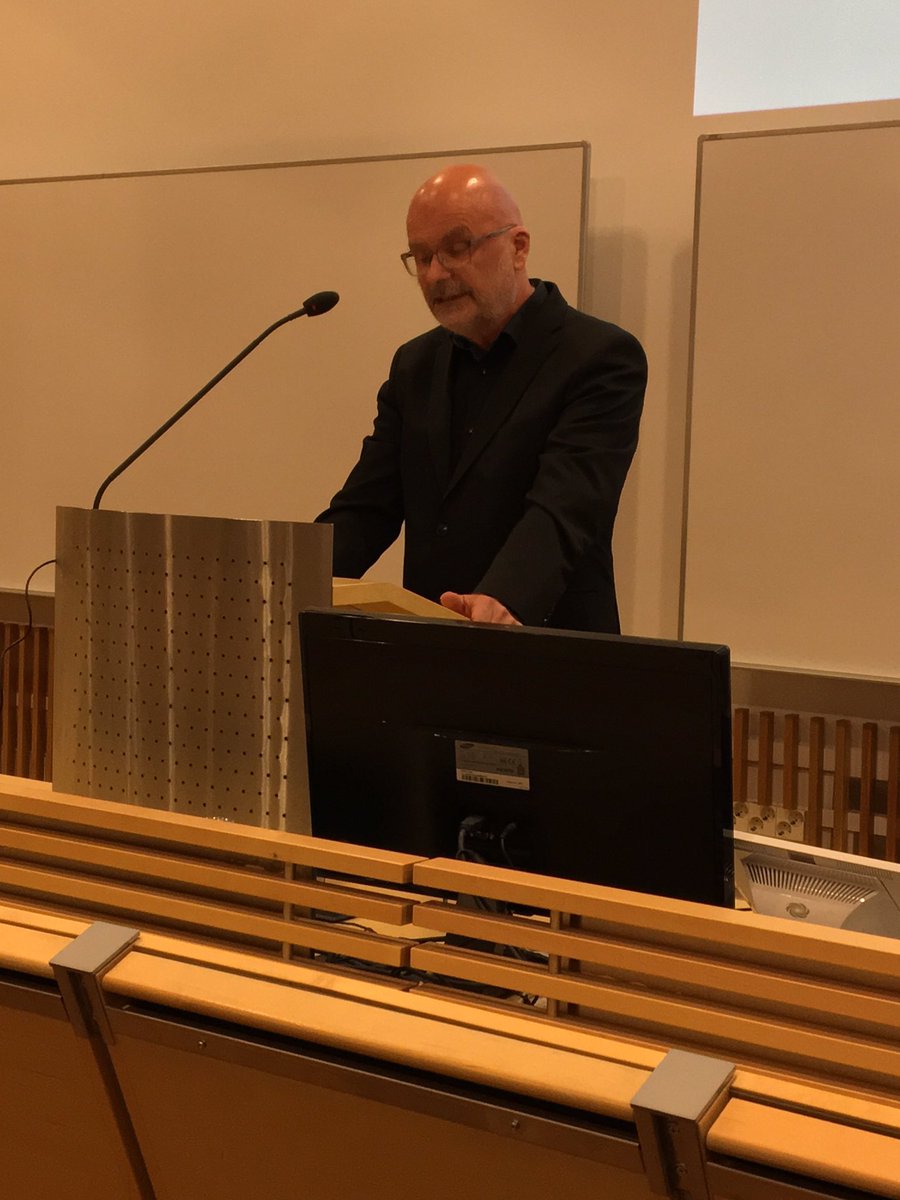 Liisahai's tweet photo. Professori Kari Teräksen jäähyväisluento muistitiedon merkityksestä historiantutkimuksessa #socuta #tampereenyliopisto #historia https://t.co/7gSmIw7QTg