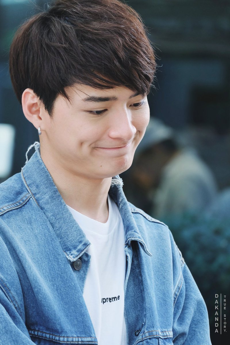 Dakanda____'s tweet photo. แก้มบุ๋มมม งื้ออออออ
แพ้อะไรแบบนี้มากจริงๆ ทับใจจังงงง 
@kristtps @krist_est
⁄(⁄ ⁄•⁄ω⁄•⁄ ⁄)⁄💛

#ยยขคพ 
#KristPerawat 
#ประตูอากาศและวันดีดี 
#kandapix https://t.co/QDTGuvk7dm