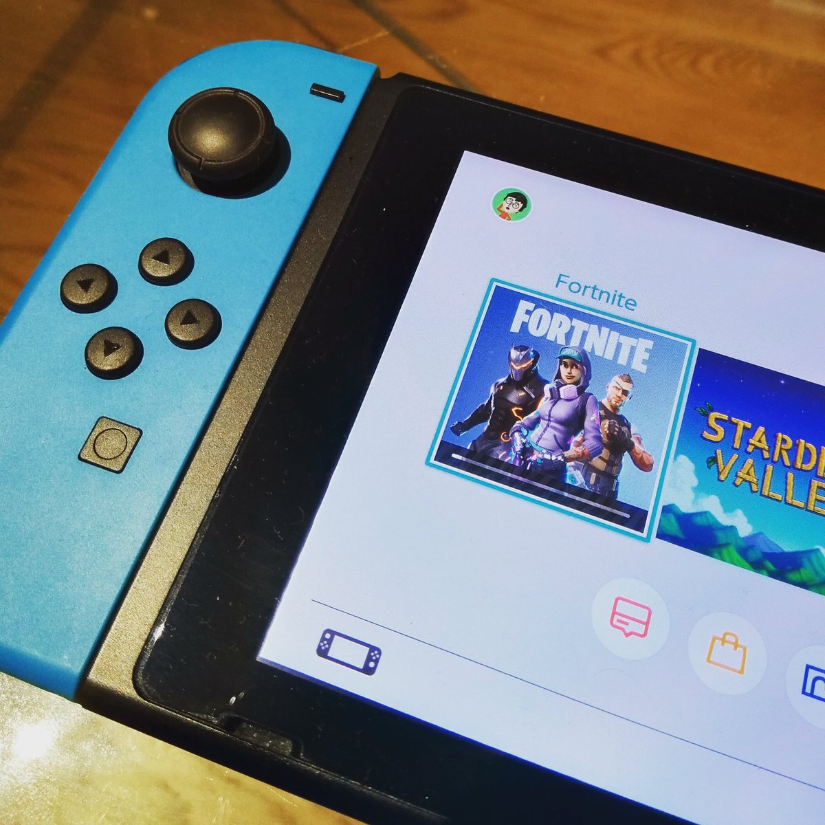 mashed's tweet image. Just had a mini #Fortnite sesh at lunch. One on an iPhone and the other on a Nintendo Switch. #TechnologyIsAmazing