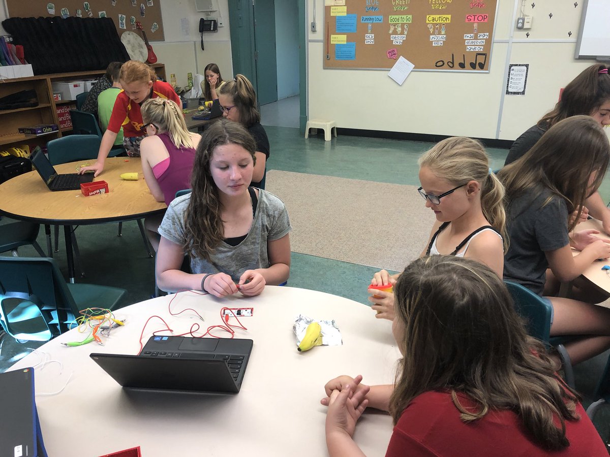 gkyfranzen's tweet image. Gr 6 students at @infoAlexandraPS  are getting started with their Makey Makey projects! #TLDSBcode #TLDSBlearns