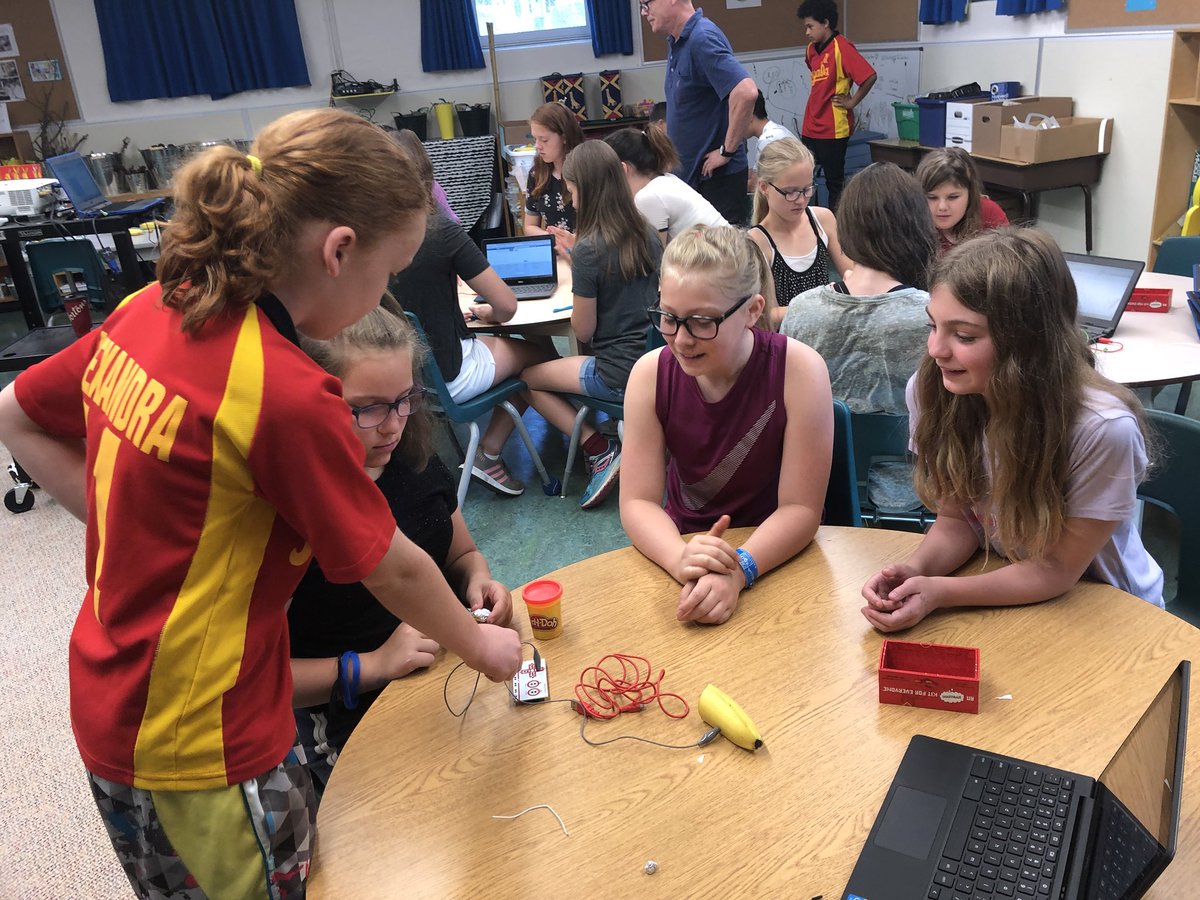 gkyfranzen's tweet image. Gr 6 students at @infoAlexandraPS  are getting started with their Makey Makey projects! #TLDSBcode #TLDSBlearns