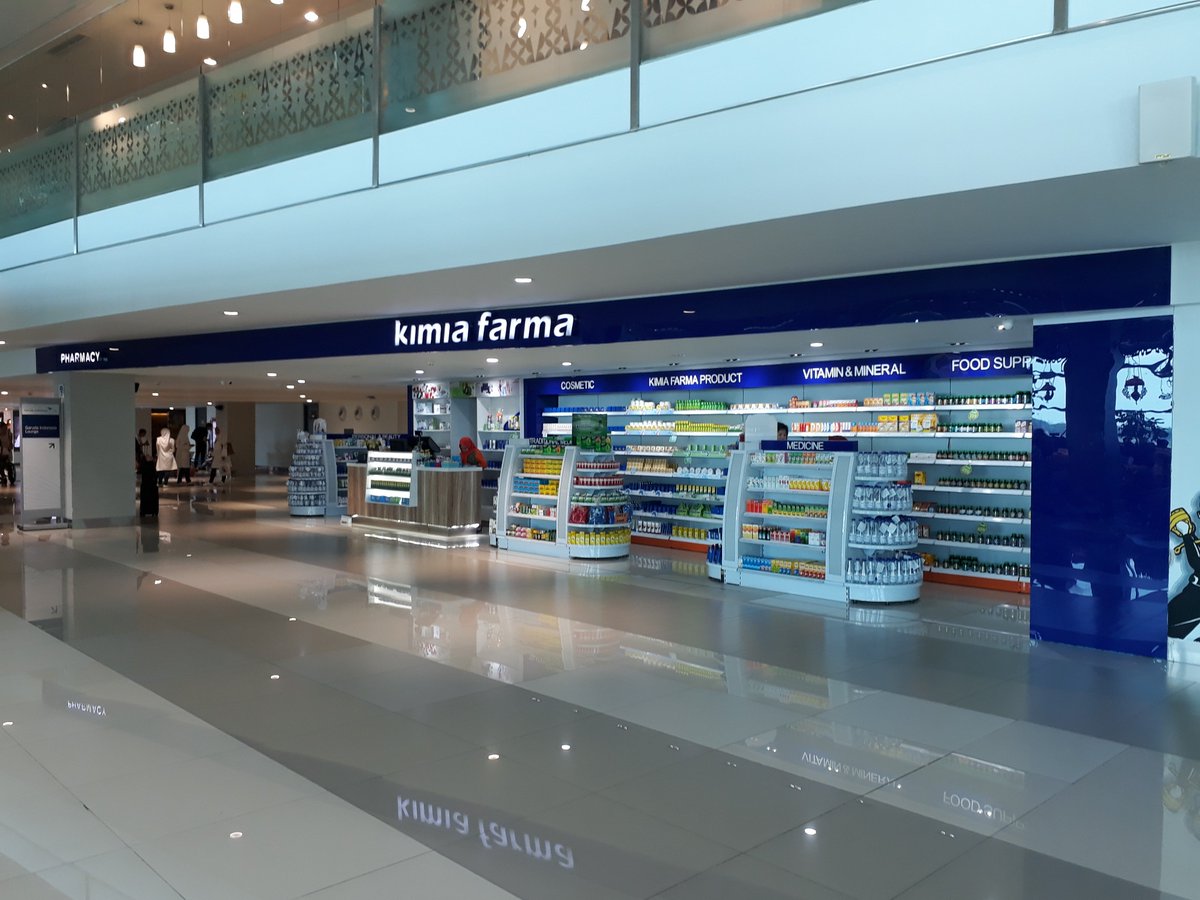 mego_setyo's tweet photo. Mau halan-halan ke luar negri lupa beli obat monggo mampir kimia farma drugstore di boarding int T3 BSH
#ayobelanjadibandara https://t.co/RzhBkIznpo