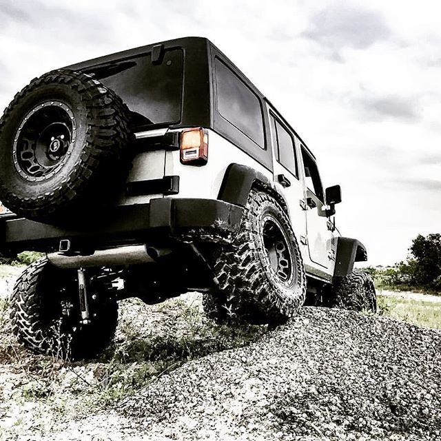 Hump day is upon us,
Just muscle through it 👊🏻💪🏻
.
📸 @jac0b_jeeping_ .
Go follow ⬆️⬇️
.
@jeeeplifeapparel .
Jeeeplife.com
.
#jplf #jeeplife #jeeeplife ift.tt/2MoVJDR