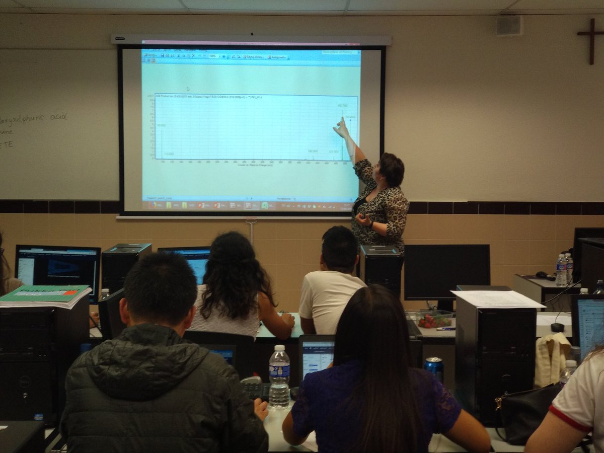 ferstolle's tweet photo. Practising in annotation with @joannagodzien in the workshop  about #metabolomics in #STRATIGRAD @metabolomicaceu + @imperialcollege at @FarmaciaCEU @USPCEU https://t.co/xGxdCrHDUn