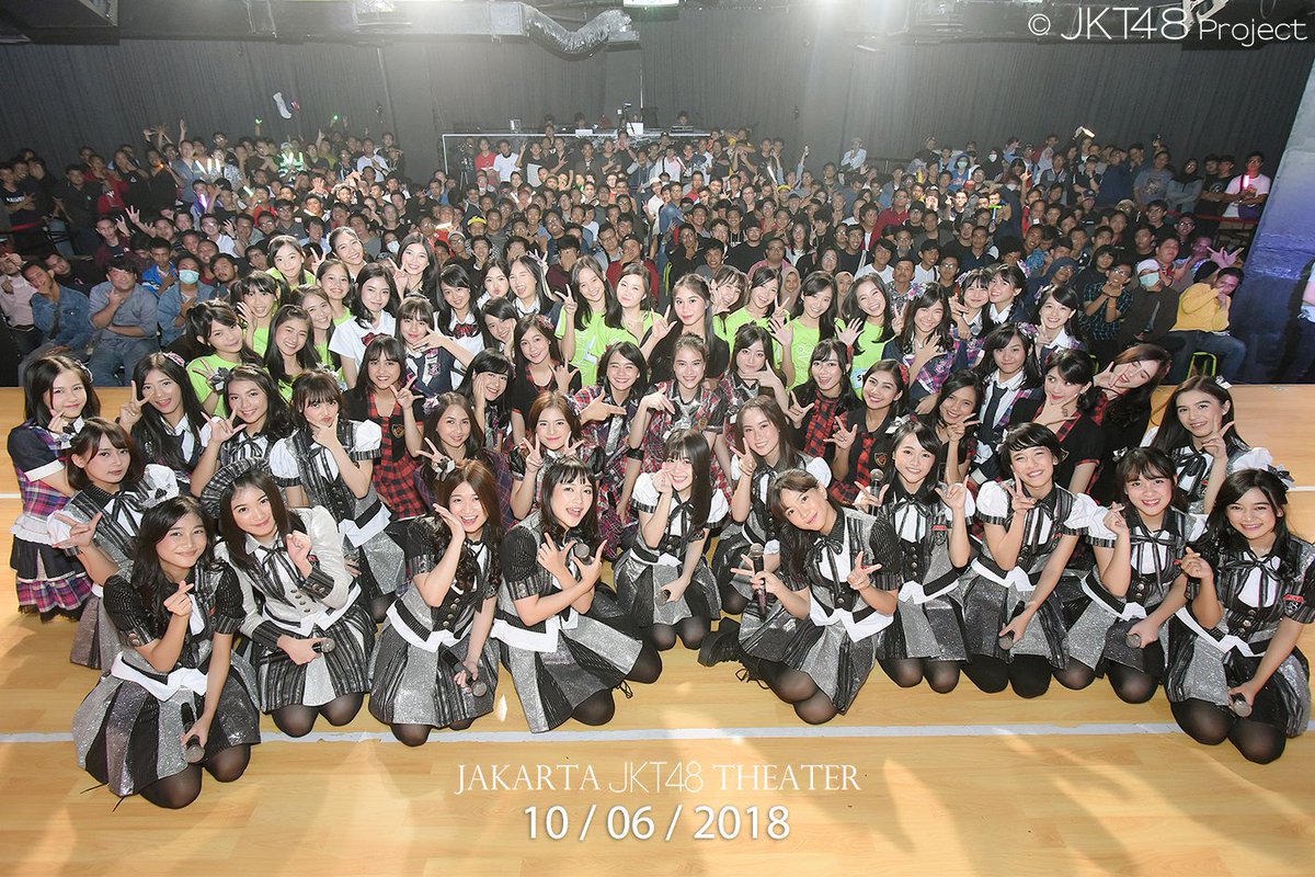 TryanHunter's tweet photo. Halo @FerliDjan π
Lebaran sebentar lagi π
Mohon maaf lahir batin ya π
Req @officialJKT48 Dirimu @MelodyLaksani πΆπ΅
Biar tambah semangat π
Piala Dunia 2018 nnti dukung negara mna nihh ? π
Lagunya buat sluruh pendengar @Pro2Jak & fansΒ² JKT48 π #IndoPRO https://t.co/YLPV69ArRb
