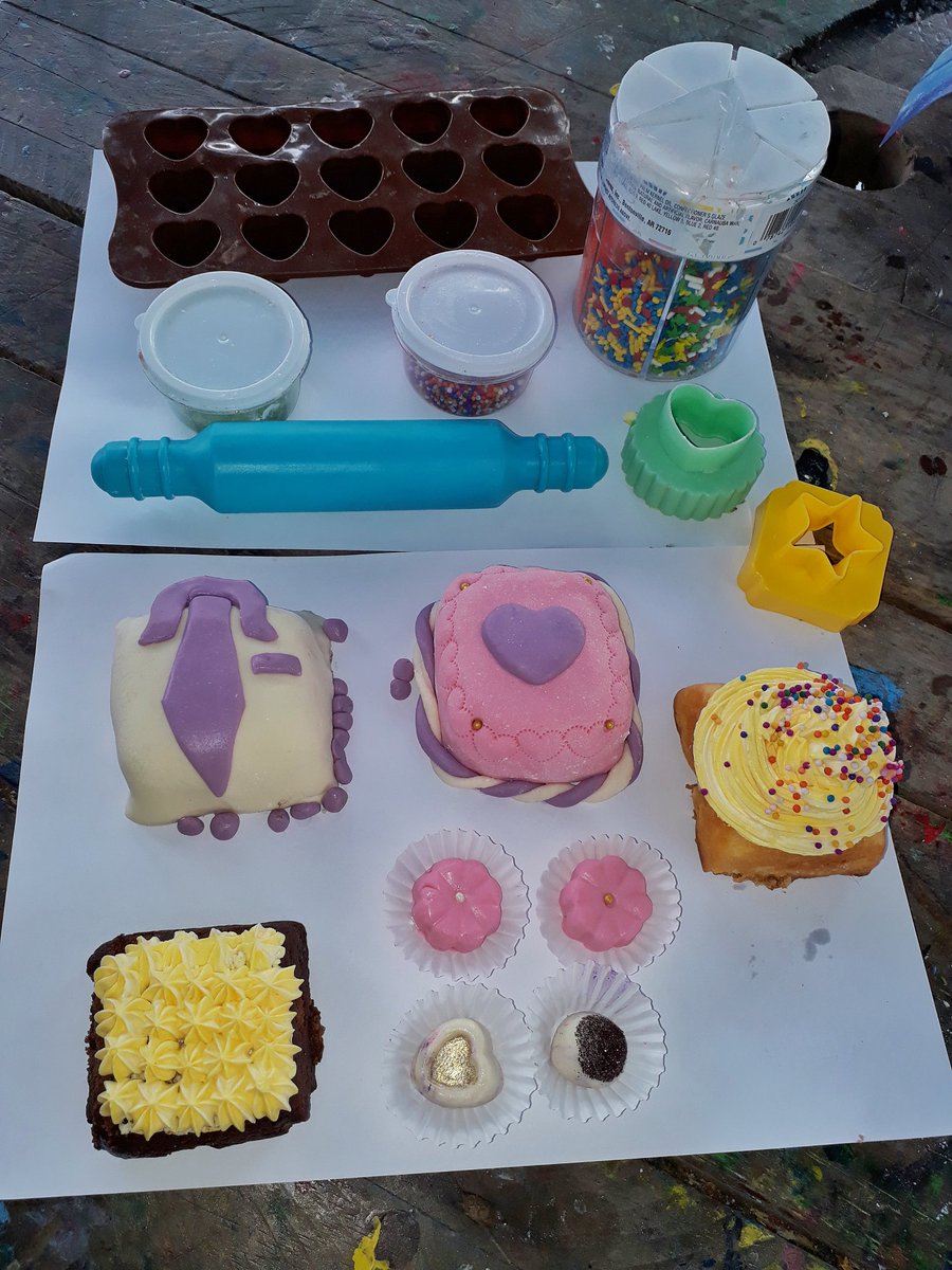 ManzanaIntegral's tweet photo. Con entusiasmo los padres del @cequinoterapia iniciaron una nueva capacitación. Se trata de un curso de repostería,en el que Yadira Arias de la Dirección de Desarrollo Comunitario,enseñó a preparar masapan y crema de mantequilla para tortas y hacer bocaditos.
#GuayasImparable https://t.co/SLHShmWrlM