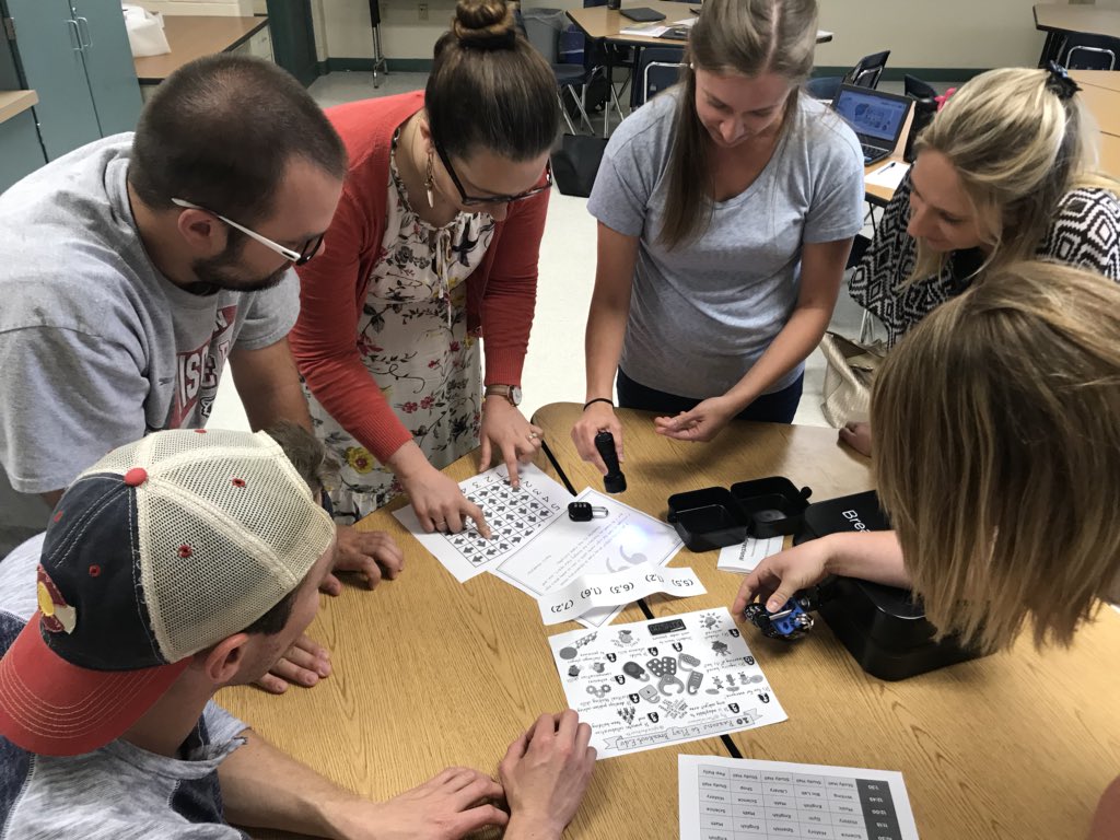 kmkaye's tweet photo. Summer PD by Sun Prairie’s rockstar tech integrators @annabeeonthego @stanislawski29! 4 C’s, 21st Century Skills, @Flipgrid @Twitter @GoogleForEdu @breakoutEDU @padlet #sketchnoting #engagedPD #innovateSP @sunprairiek12 @SPASD_Innovate @AloyPien 🙌👏🤯 https://t.co/9O65lVAy1p