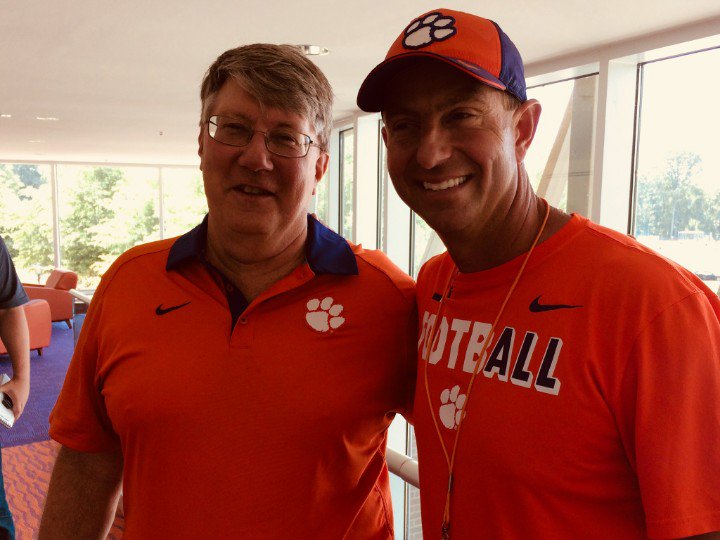 ChainThink_zh's tweet photo. Last media availability with Dabo at end of his high school camp. Could not have had a better coach to work with. https://t.co/drgJ90bhth
