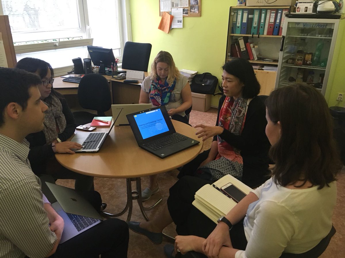 Kristie_VS's tweet photo. @citizenIBM #CSCCZ1 Kreativita, sdílení, inovace, koncetrace! Práce na projektech jsou v plném proudu! Do předání výsledků zbývá ještě týden: Go team! #Daringinnovators @Seniorum @AMO_cz @Alzheimer_NF @Kosati1Kristina @DigitalOppTrust @JaneAJamieson @andreslh @seda_aysoy https://t.co/77AbsRlbaG