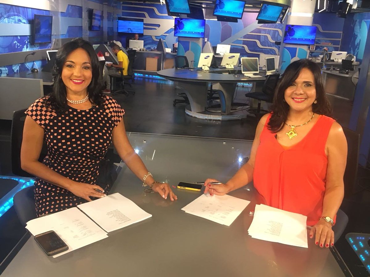Telenoticiasrd's tweet photo. Estás a tiempo de sintonizar #Telenoticias primera emisión con @Azmelgen y @Evelingb. https://t.co/CcBqbkMA4J