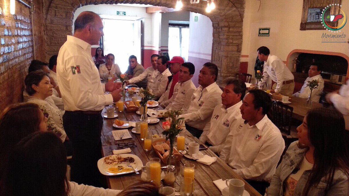 MT_TLX's tweet photo. El día de ayer, @ppcalzada comenzó su visita a #Tlaxcala, con una rueda de prensa para dar a conocer que el #MovimientoTerritorial respalda el proyecto de nación de @JoseAMeadeK, de @edithanabel_av y @ElProfe_Florent, de @MarianoGlzA, @BlancaAguilaL y @Sandra_Corona. #MTConMeade https://t.co/6rds62FbNA