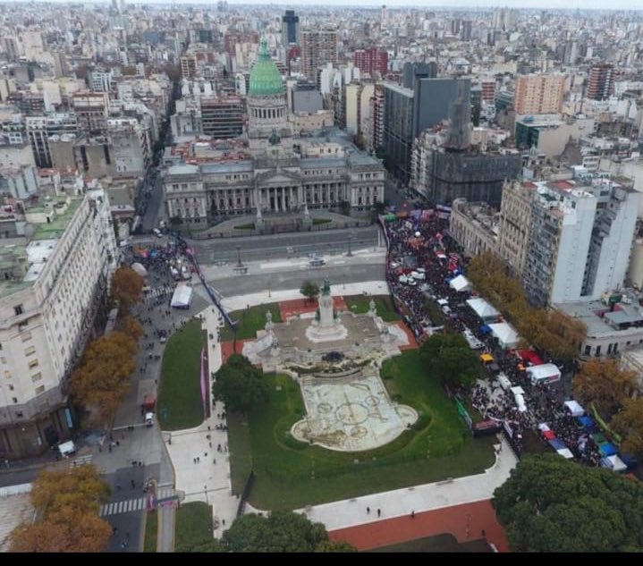 La_Siciliani's tweet photo. Está claro donde está la gente #AbortolegalYA  #13Jhistorico https://t.co/gSdOY9K8zL