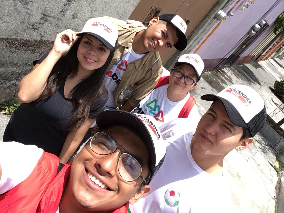 EJR_VCOF's tweet photo. Recorriendo las calles de nuestra querida delegación junto a @Ale1Ortiz Candidata a concejal en la circunscripción 4. https://t.co/TBQTic1XLu