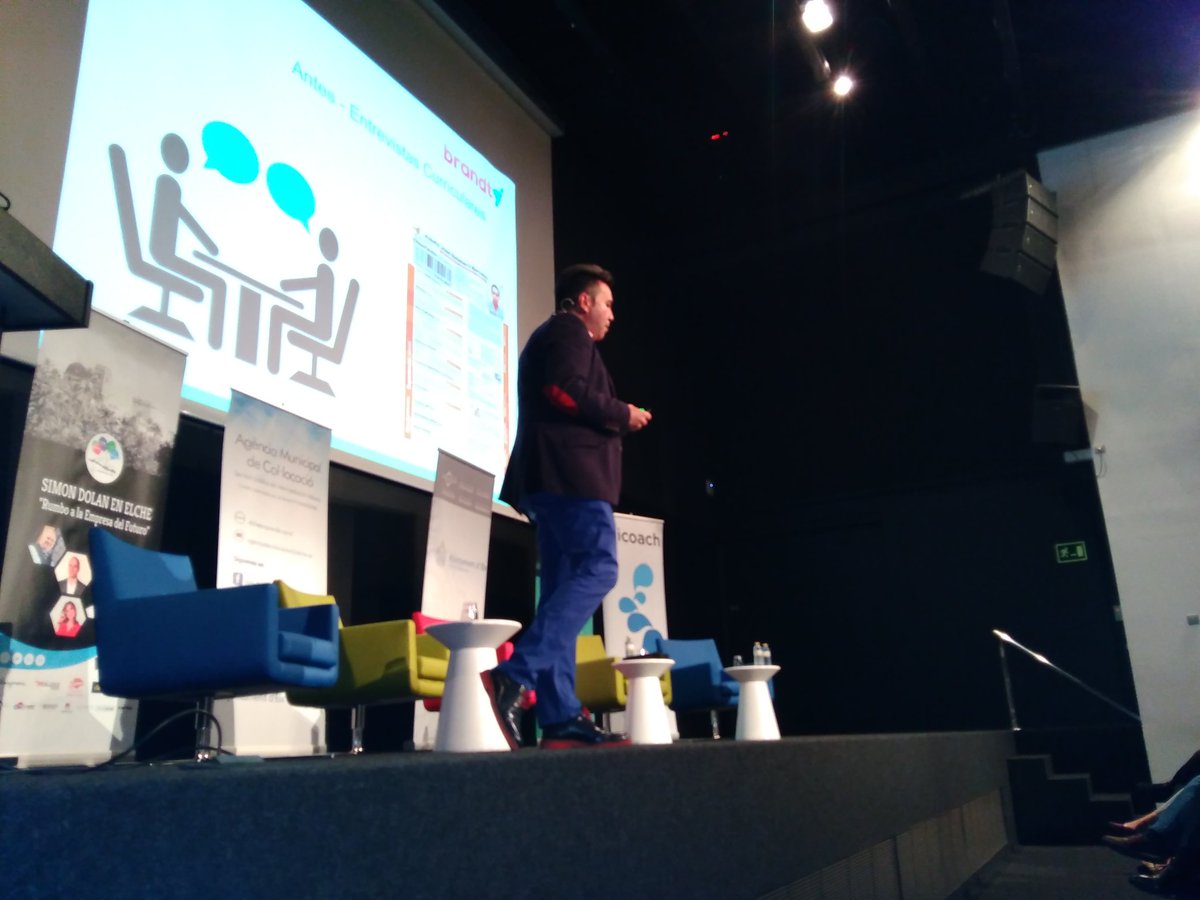 Genial ponencia de <a href="/GuzmanMtnez/">Guzmán Martínez</a> que nos cuenta cómo han cambiado la selección de personas: Antes - entrevistas curriculares vs ahora - entrevistas por competencias #simondolanelx