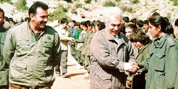 lsayilgan's tweet photo. #adaylara soruyorum
Diğer bir adayı PKK terör örgütü destekçisi olduğunu söyleyen Doğu Perinçek bey bu fotoğraf hakkında yorum yapabilir mi? https://t.co/4Vvuj2GA8i