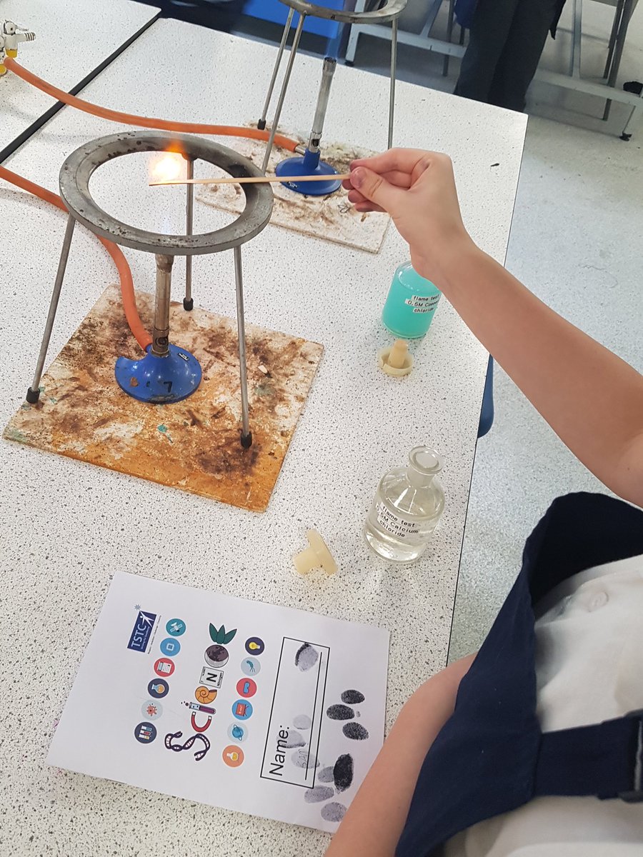 SholingScience's tweet photo. Tstc science club showing Year 5 students some exciting science experiments #scienceclub #inspiring #tstc @SholingScience @BoehmeSolveig https://t.co/IaEdCACC7V