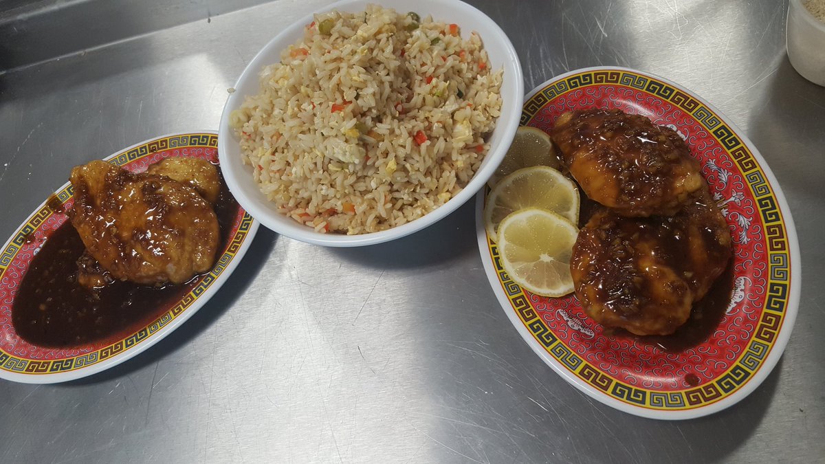cheffess2002's tweet image. Chinese lemon chicken and egg fried rice, all about the garlic and ginger 😎#Endofclass #foodieheaven. @WMccurrach @CofGCollege @Cookery_COGC