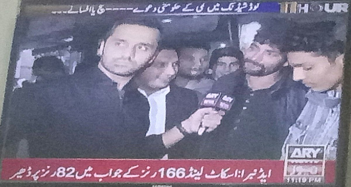 JattBolda's tweet photo. وسیم بادامی کے پروگرام میں 13 جون کو لاہور کے لوگ جیکٹس اور سویٹر پہن کے آدھے کہ رہے ہیں نون کو ووٹ دیں آدھے پی ٹی آئی کو۔ ملک ریاض کے نوٹ آج کل سر چڑھ کے بول رہے ہیں
@ImranKhanPTI @fawadchaudhry @ShkhRasheed @iamhamzaabbasi
#PaidProgram https://t.co/rP1NmV1OJ1