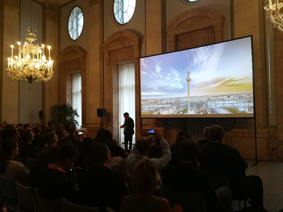 smaunotes's tweet photo. Maurizio Montagnese di @intesasanpaolo ci presenta gli strumenti e le attività di Intesa Sanpaolo Innovation Center https://t.co/tmqUyWN5XT