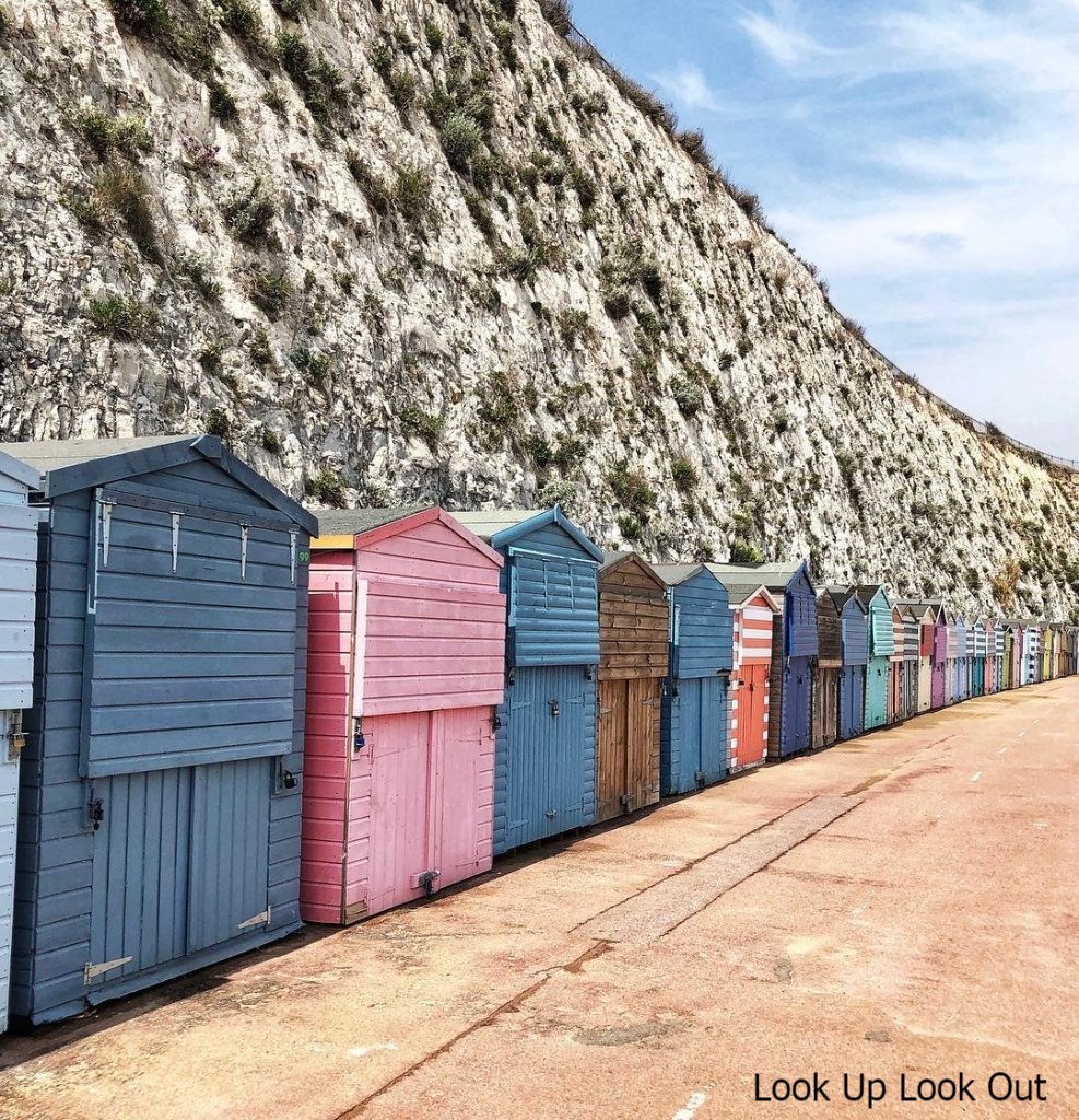 VisitKent's tweet photo. For a picture perfect summer head to the sandy shores of beautiful #Broadstairs. This photo courtesy of Look Up Look Out has us digging out the bucket &amp; spade already! #SummerInKent https://t.co/df347OdwRX https://t.co/ht7cHrS3Y1