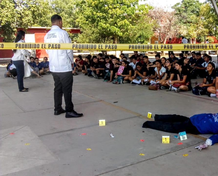 CDMXOR's tweet photo. Práctica de criminalística en Secundaria  General No33 realizada por campus @CESCIJUC_SONORA 
#YoSoyCescijuc
#OrgulloCescijuc
#CESCIJUC https://t.co/DefchuI8OY