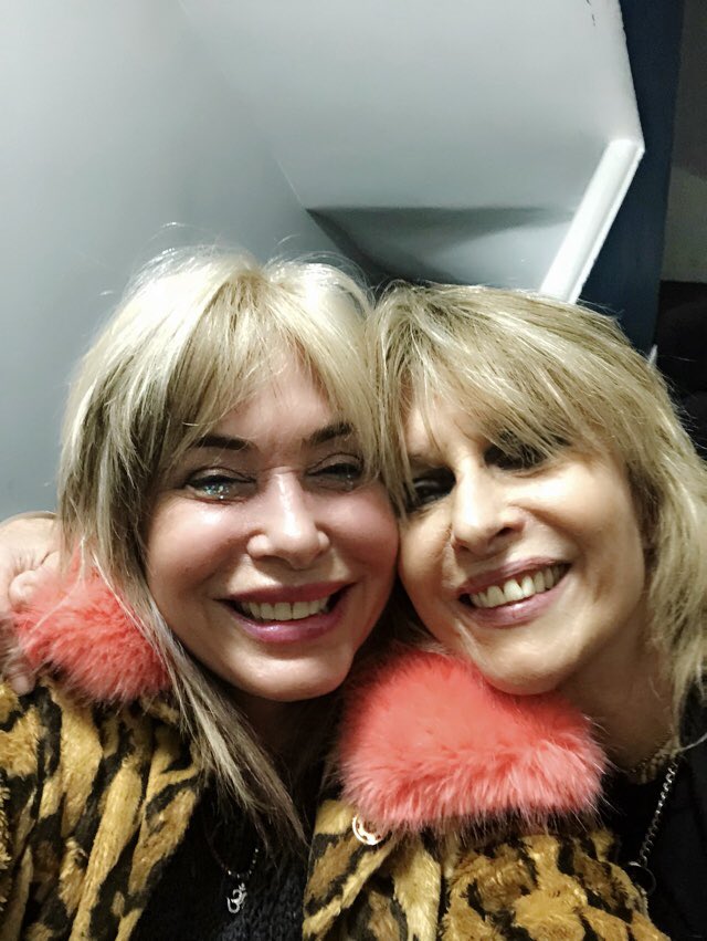 NearPerfPitch's tweet image. Too much cool in one snap... @Brixsmithstart and @ChrissieHynde #brixsmith #brixsmithstart #brixandtheextricated #thefall #adultnet #thepretenders 

Listen to the @nearperfpitch weekly #music #podcast #britpop #indie #alternative #shoegaze #punk #postpunk #newwave #c86