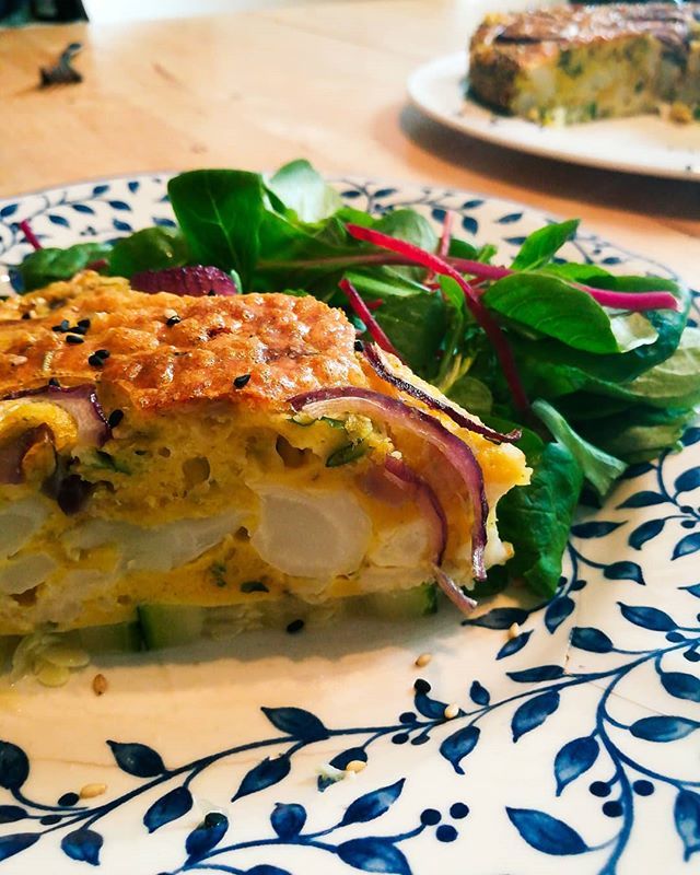 FIMMfoodblog's tweet photo. #icookedottolenghi 😊 #cauliflowercake  #plenty 
#FIMMfoodblog

#homemade #homecooked 
#veggiewednesday
#foodie #foodlover
#foodporn #foodphotography

#bloemkool #chouxfleur #rodeajuin 
#dagenzondervlees (tot vrijdag 😅) https://t.co/891HDhbOCn https://t.co/daHcC5TN4N