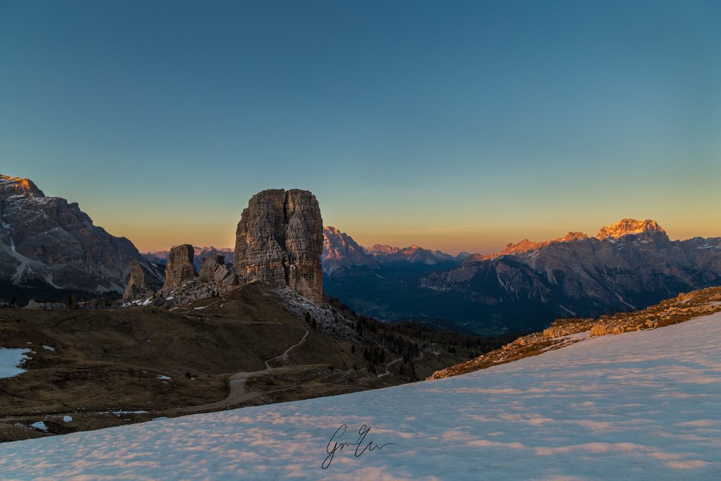 Giorgio_Messina's tweet photo. 5 TORRI
➖➖➖➖➖➖➖➖➖
Shot whit #sonya6500 and 24-70mm F4.0
➖➖➖➖➖➖➖➖➖
Eccoci col secondo appuntamento sulle Dolomiti, ci troviamo al cospetto delle 5 Torri con tramonto mozzafiato
➖➖➖➖➖➖➖➖➖
#dolomiti #dolomites https://t.co/60WM0SK8kY