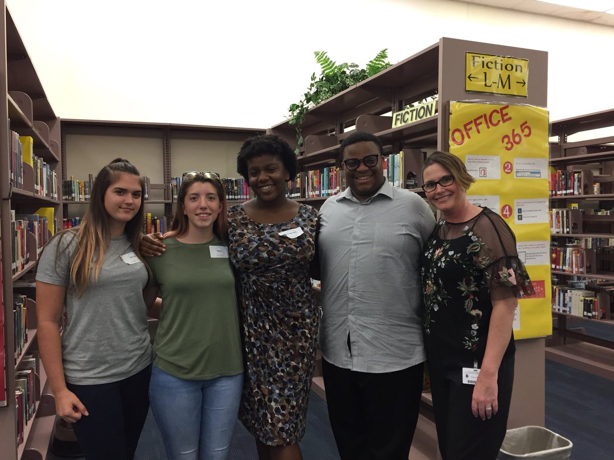 ScottieBasham's tweet photo. Great day talking to students at the HCPS Student Summit. @MrQuinnJHS @HCPSArea1 @MsCDiehl @GregoryBasham @Jeff_Eakins @TMcManusHCPS https://t.co/wD3mLhFSpA