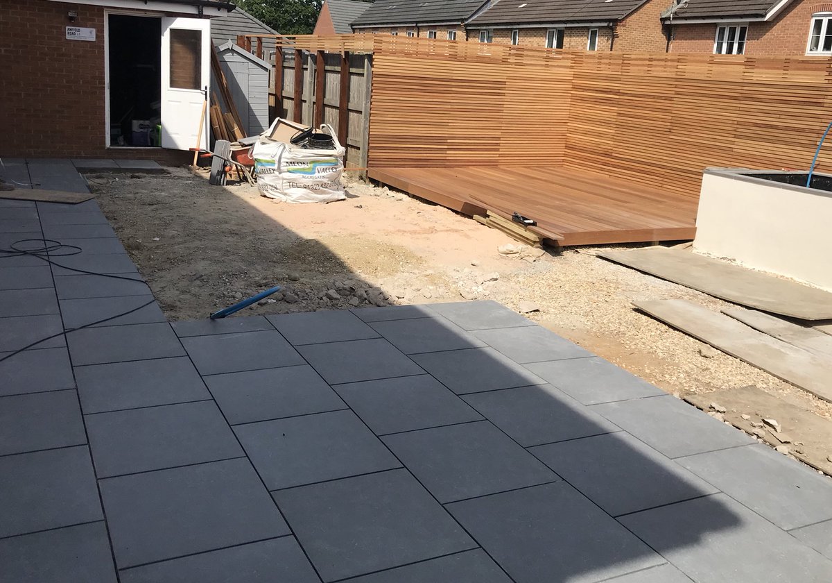 lands4living's tweet photo. #landscapes4living well into this #whiteleylandscaping job now #marshallssymphony Blauw porcelain paving #bestbyfar #cedardecking #cedartrellis guys going well, great effort... still plenty to come, keep watching!ππΌ https://t.co/2jZjTwcfck