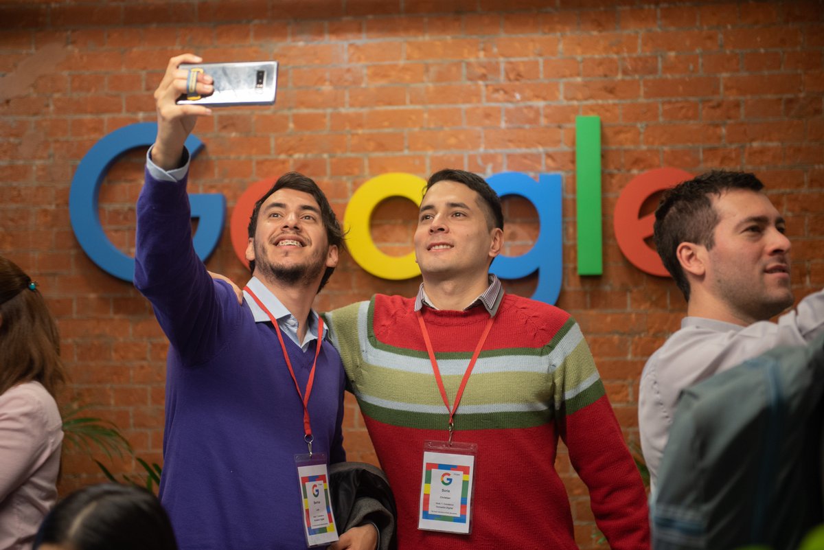 Innovacion19_23's tweet photo. ¡Aprender de los expertos! Alfabetizadores Digitales de diez provincias distintas asistieron a una capacitación sobre marketing digital en @GoogleArgentina. Ahora pueden enseñar cosas nuevas en sus cursos 👏💪. Leé la nota acá: https://t.co/RjnQurvx8q https://t.co/cJEx23cCQf