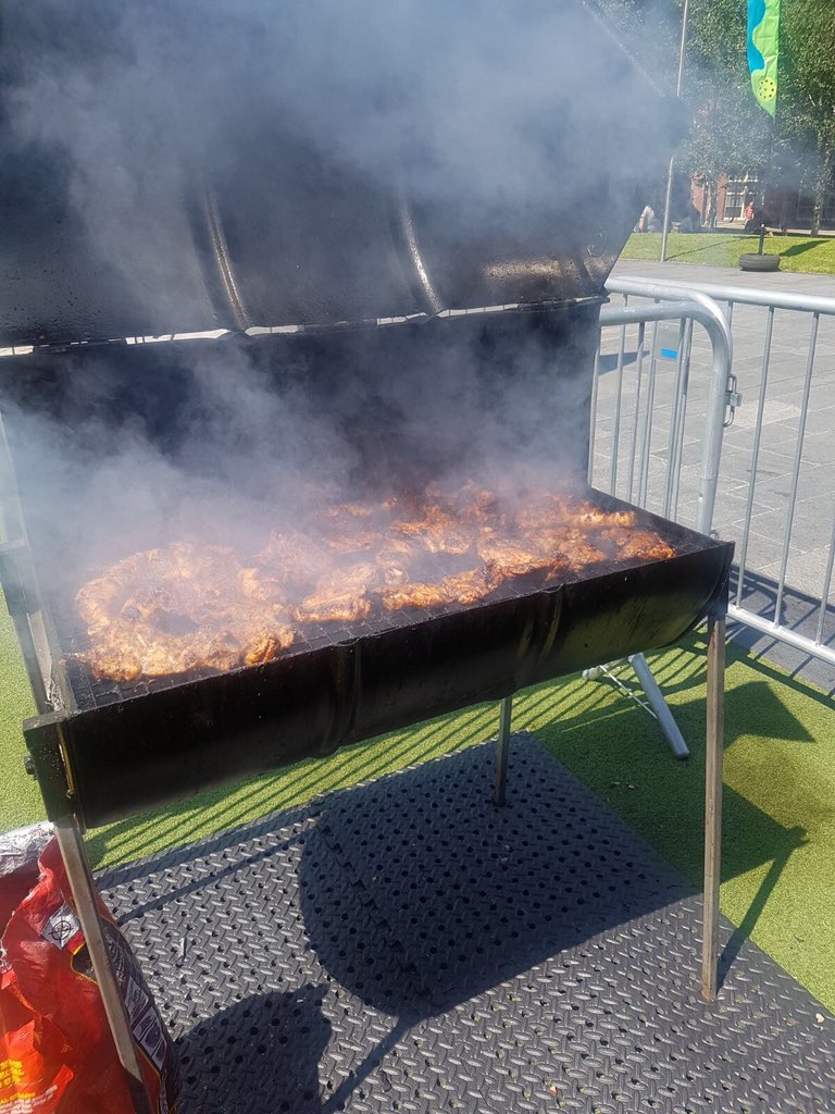 HungryLittleCr1's tweet photo. Super excited to be trading @hvfoodiefriday the very first #Huyton #foodiefriday 15/06/18 do you like the taste of paradise 🇯🇲 we will be serving the best #jerkchicken #curriedgoat😋 #hvfoodiefriday #TheBodyBranch @pizzapeddlers @ArtiSamBespoke @CrepeChateau @BexleysButchers https://t.co/r0qhBTJMeU
