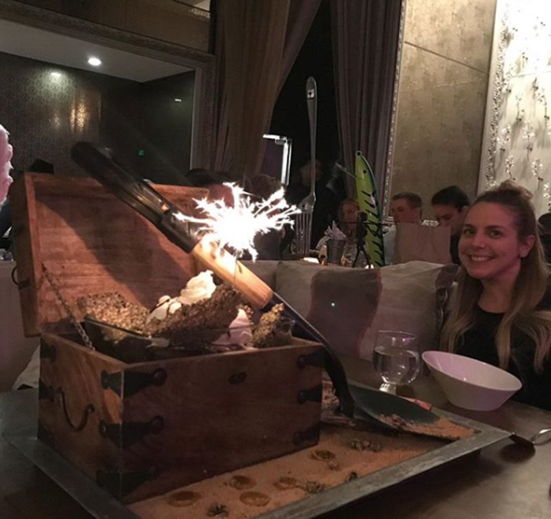 Barton_G_LA's tweet photo. Time to dig into some dessert! 
#Yum #foodporn #BartonG #dessert #soGood #digIn #losAngeles #la #laEats #whereElse #theBest
📸: @davef10001 https://t.co/PA5EsjRykT