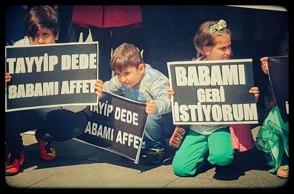 AdliMahkuma BayramSevinci Yaşatmak Çokmu Zordu...???

Bukadar Aile Eş Çocuk Ana Baba 1 Aydır Çıkacak Ceza İndirimi Yasası İle Sevdiklerine Bayramda Kavuşmanın Hayali İle Beklerken Şimdi Hangi Vicdana Sığıyor Bu Hayallerini Hiçe Saymak..???

@RT_Erdogan
<a href="/dbdevletbahceli/">Devlet Bahçeli</a>