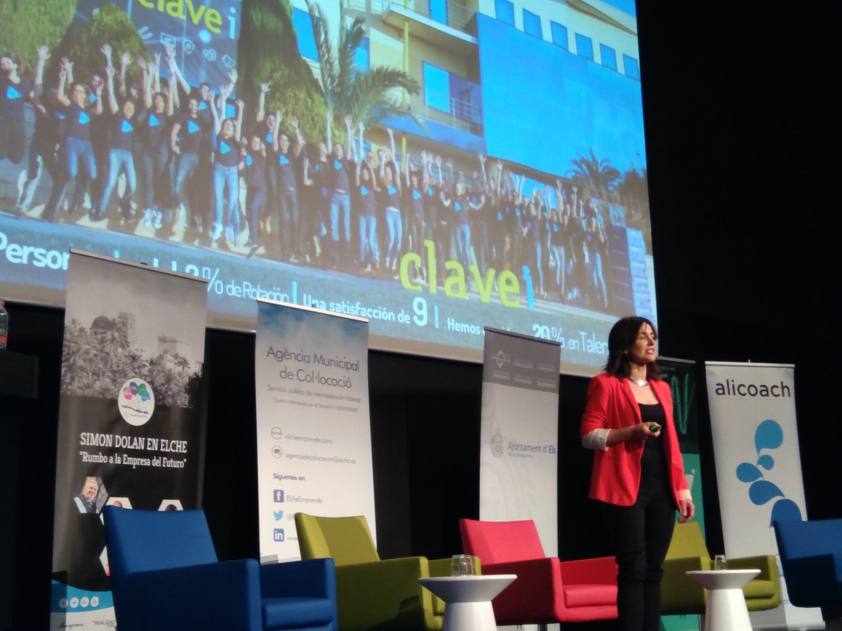 Impresionante <a href="/IsabelBonmati/">Isabel Bonmatí</a>, directora de desarrollo de personas de <a href="/CLAVEi/">Clavei</a> nos dice lo importante que es ser coherente con lo que decimos, pensamos y hacemos!! #simondolanelx