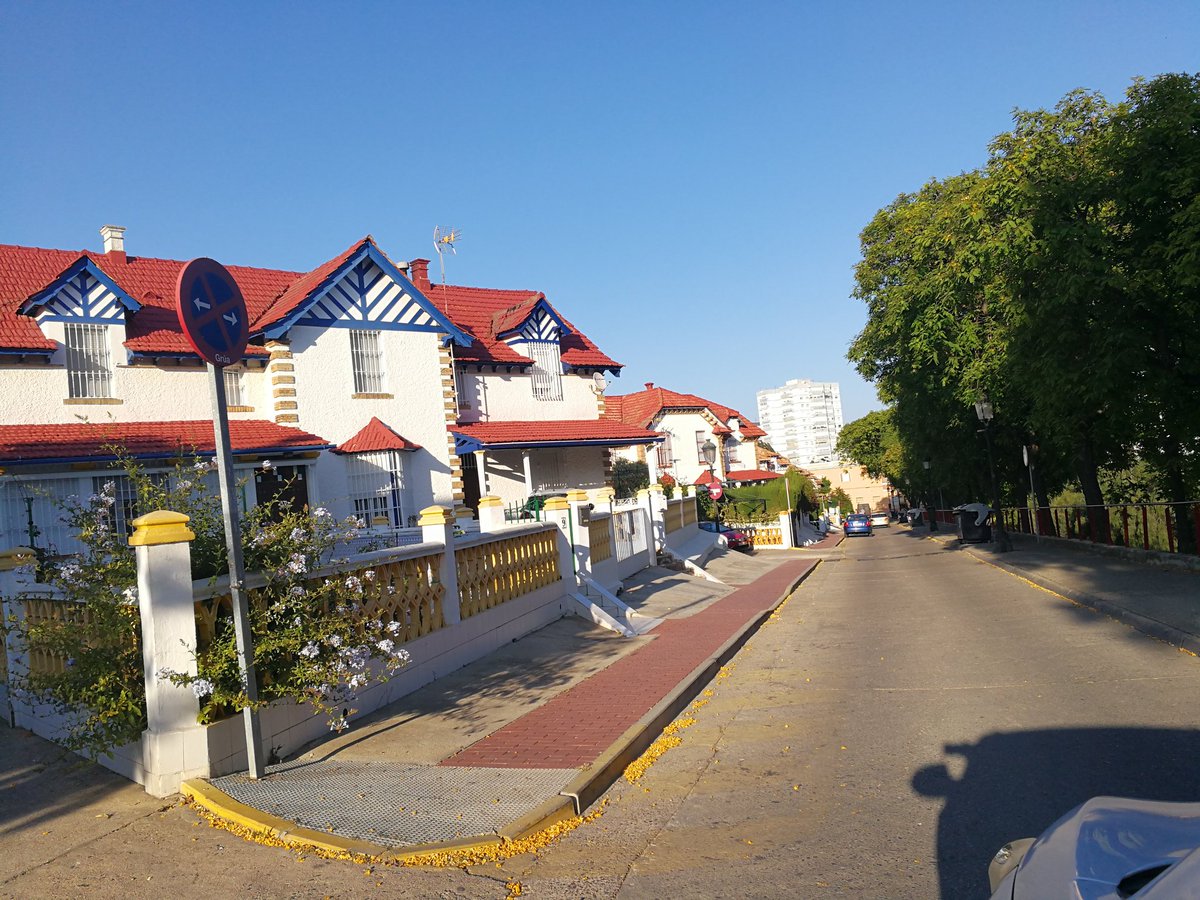 RecreyHuelva's tweet photo. Dar un paseo por el barrio obrero d Huelva es una delicia, un barrio de estas características y está historia dentro de la ciudad,@Dehuelvamegusta https://t.co/VBt3HDT6BC